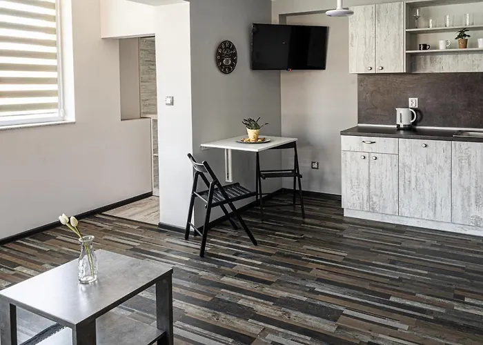 Gladstone Apartment *